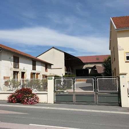 COUR LA DAME chez Béatris et Christophe Janson Les Grandes-Loges Exterior foto