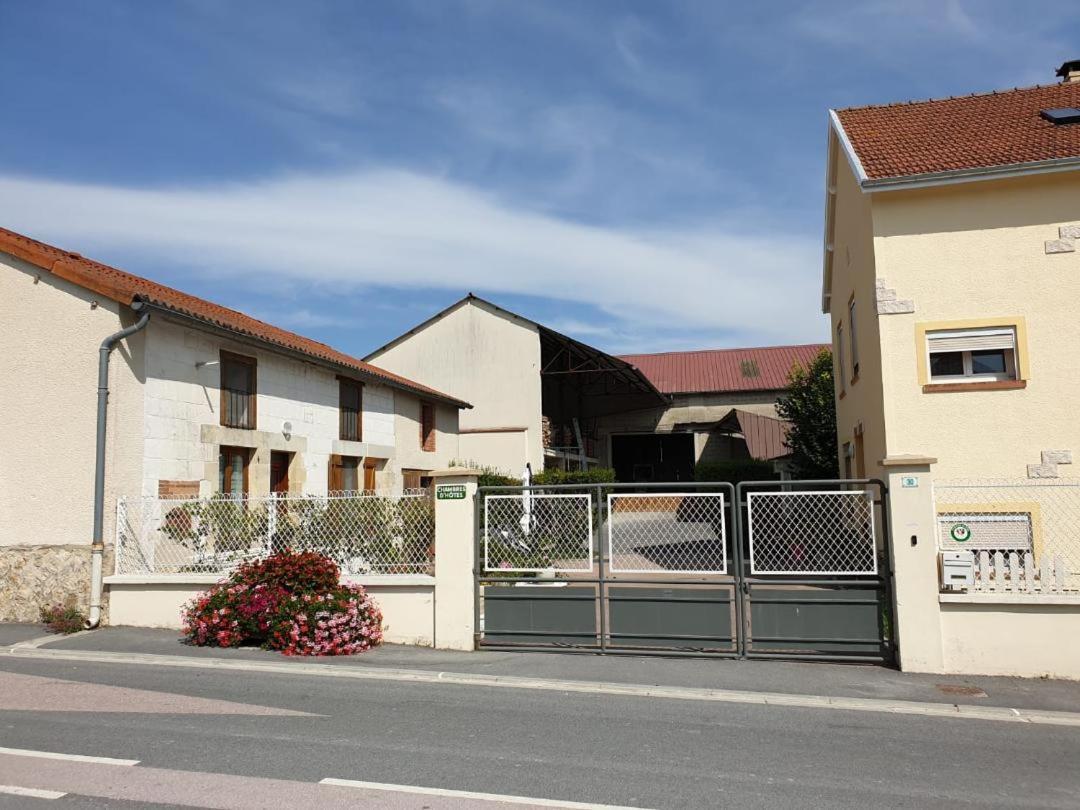 COUR LA DAME chez Béatris et Christophe Janson Les Grandes-Loges Exterior foto